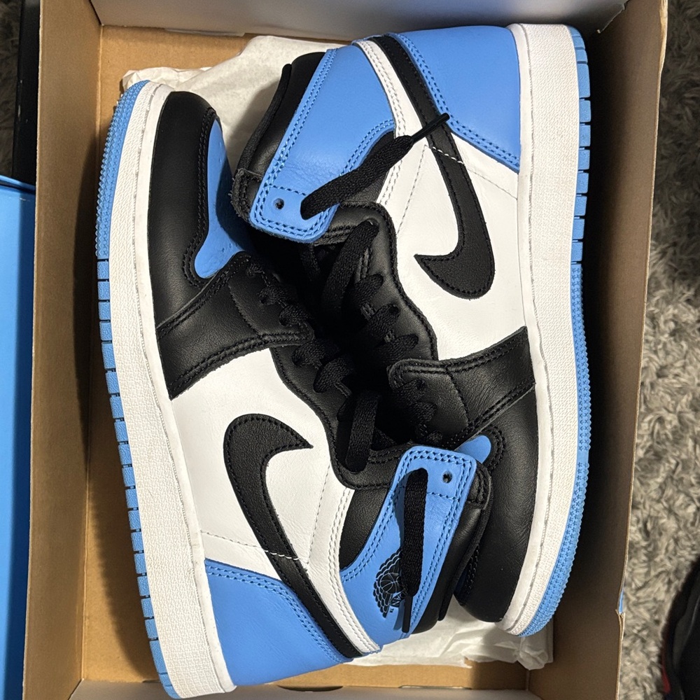 Nike Air Jordan 1 Retro High OG in Blue and Black